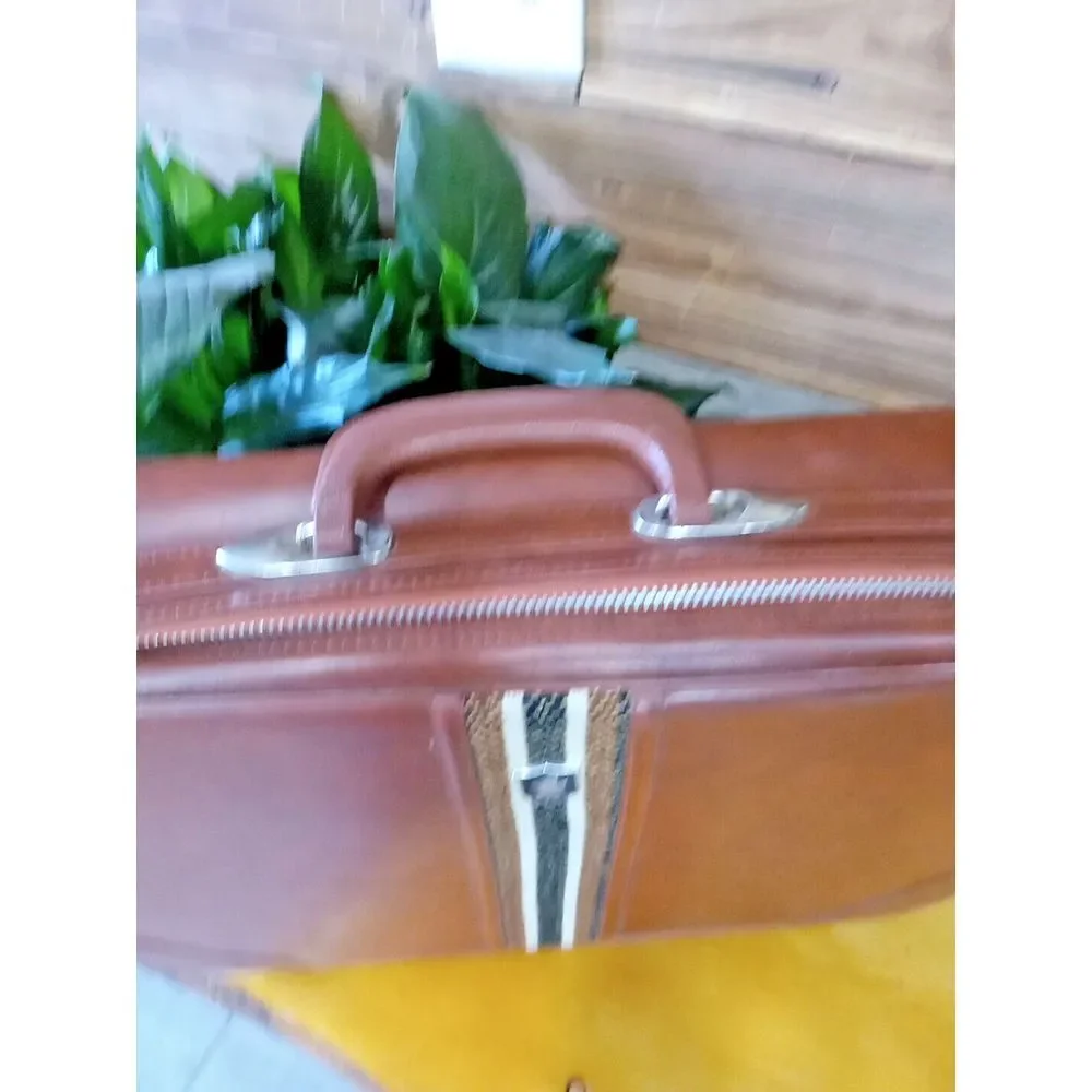 VTG Leather Overnight Suit Case Travel Bag Retro